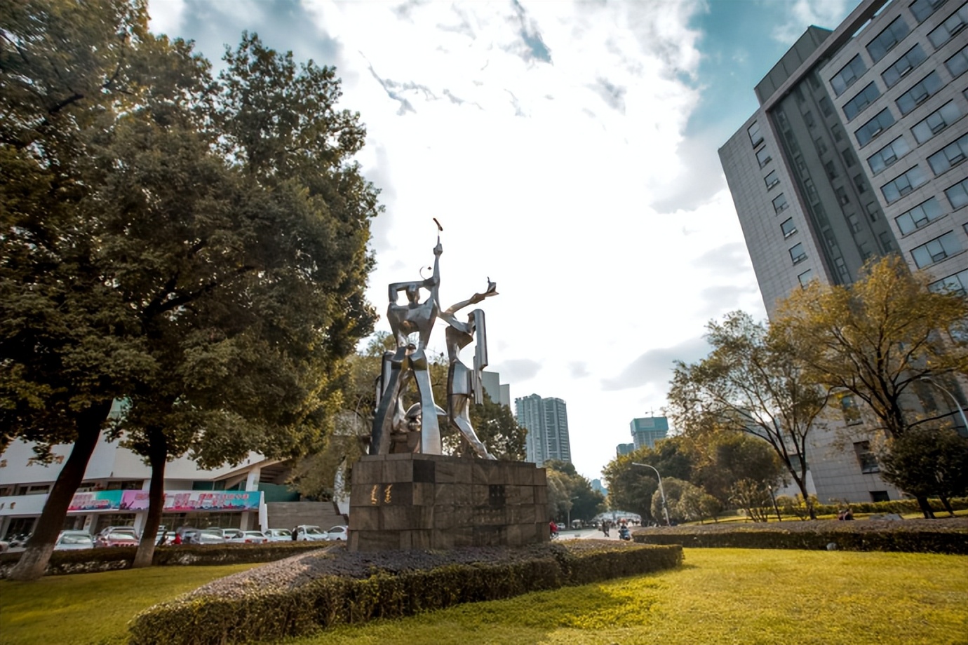 成都理工大学在渝专业录取分析，57个文理类录取专业，最高611分