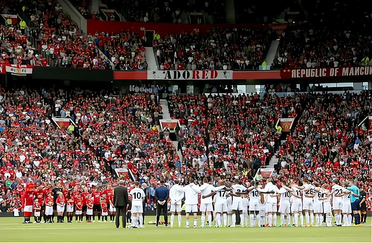 英超怎么这么多人看足球赛啊（为啥都爱看英超？这三场比赛给出答案，世界第一联赛实至名归）