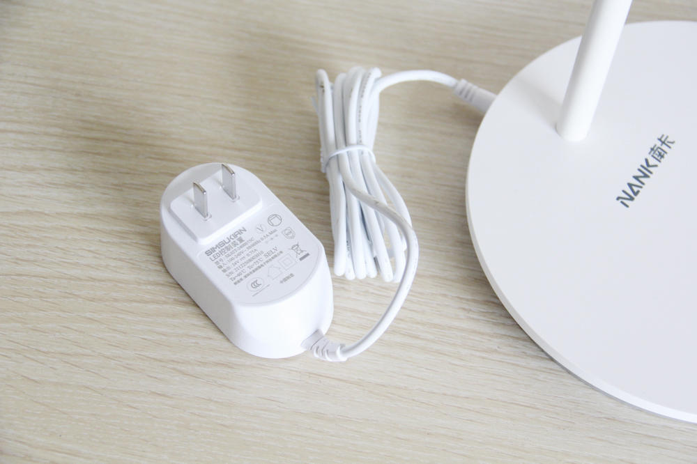 超大发光面+智能调光，南卡护眼台灯L1无蓝光真健康