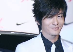 正剧耍帅、喜剧抽搐，连表情都管不住，他们怎么混成的当红明星？