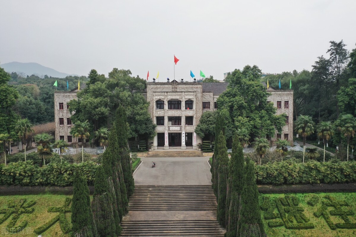 低分上名校的途径，中外合作办学在渝录取详解，双非西政实力突出