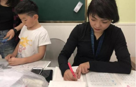 19年，南京44岁单亲妈妈，骑机车去欧洲看望女儿，93天穿越25国