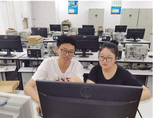 高校学霸情侣，共同保送研究生，这才是大学生恋爱的正确打开方式