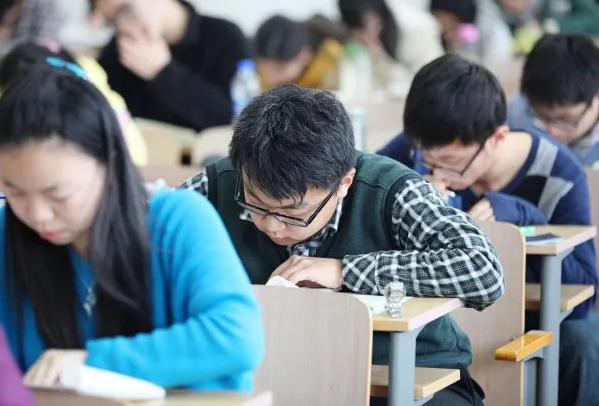 “写不好字不称职”，巩汉林建议公务员考书法，考公网友不淡定了