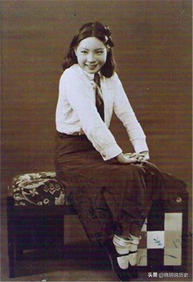 她因名字太高贵被同学针对，校长让她改个俗气的，不料红遍上海滩