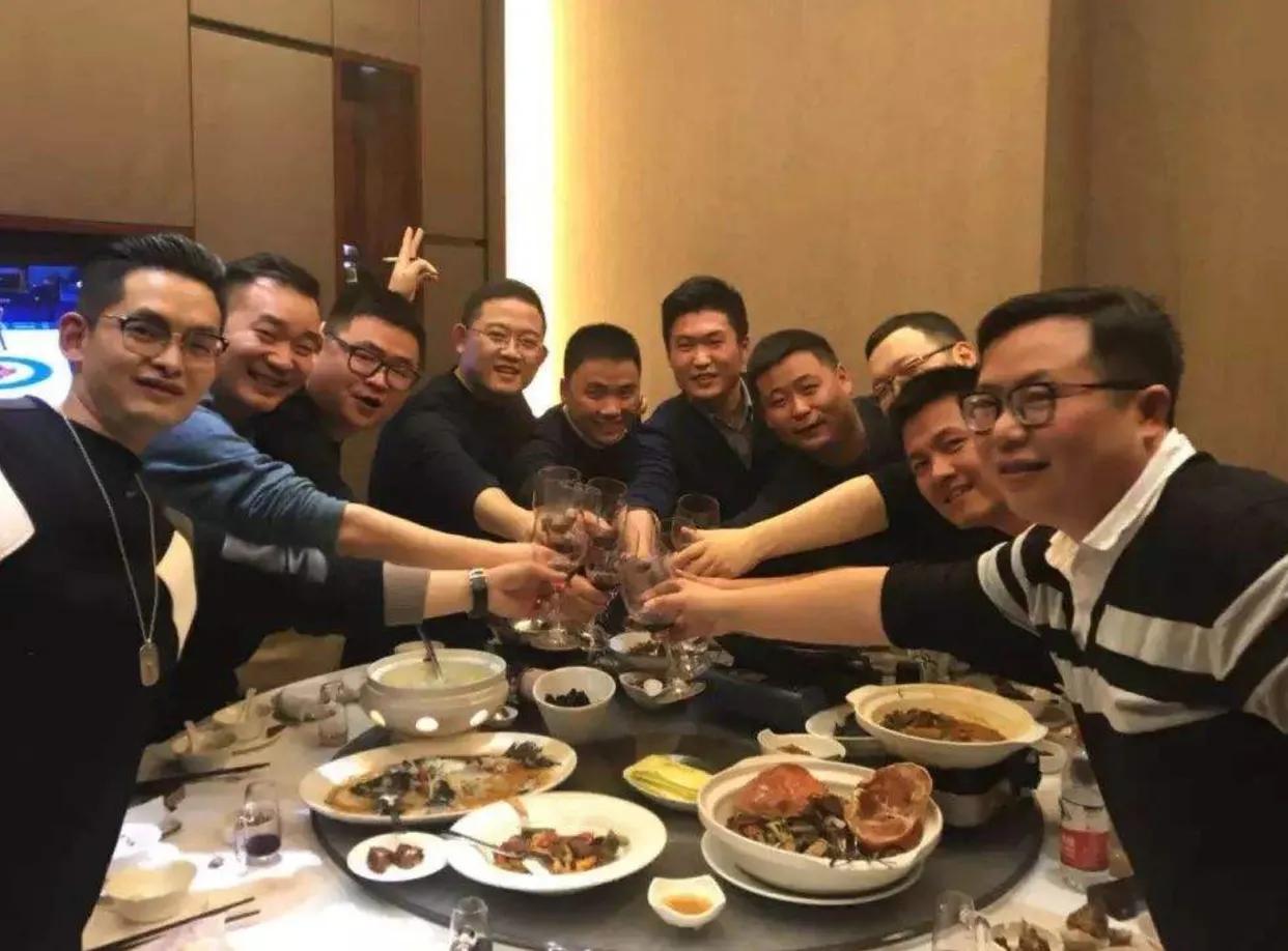 一张高中聚会“阶层表”，说出了985学生的高配人生，让人羡慕