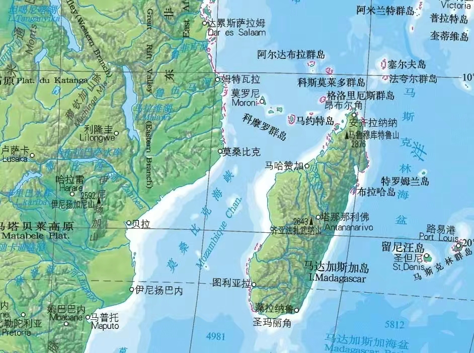 船上工作无聊寂寞，船员得知要去马达加斯加，个个生龙活虎，兴奋