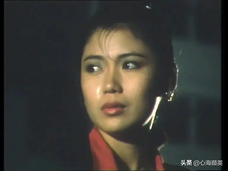 八十年代首部新加坡电视剧《人在旅途》，主题曲唱的是故事是活法