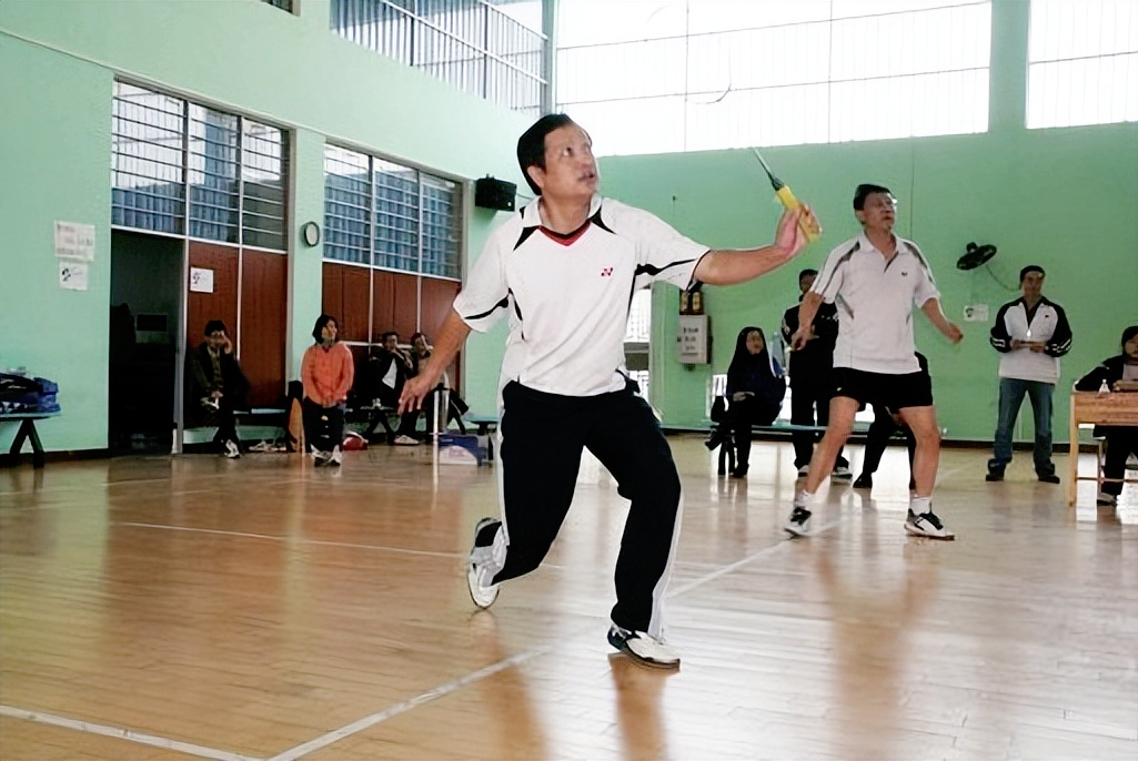 世界羽毛球四大天王分别是（他是羽坛“四大天王”，退役后无奈远走海外，与妻子大半生分居）