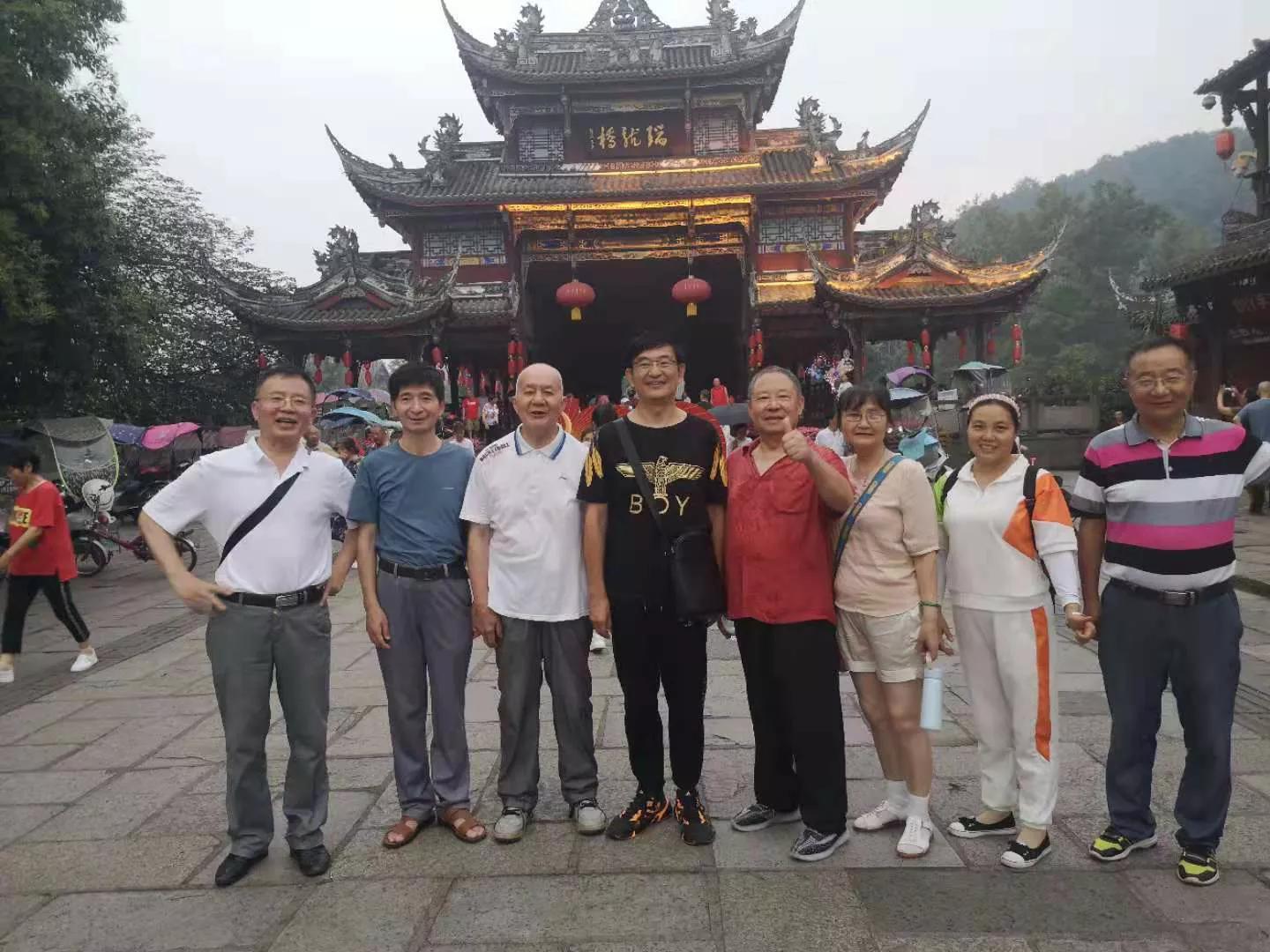 同学聚会：缤纷岁月，多彩人生