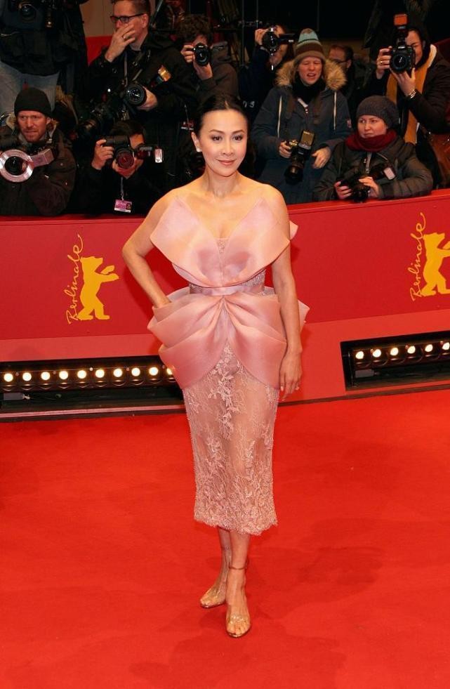 刘嘉玲艺术写真图片(刘嘉玲穿黑色蕾丝裙显身材) - 赤虎壹号