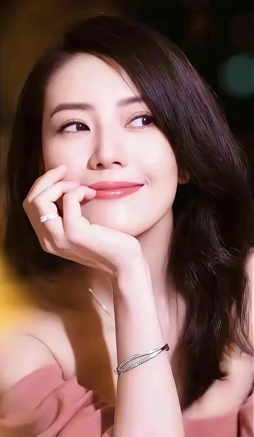 我觉得高圆圆的美是清新脱俗