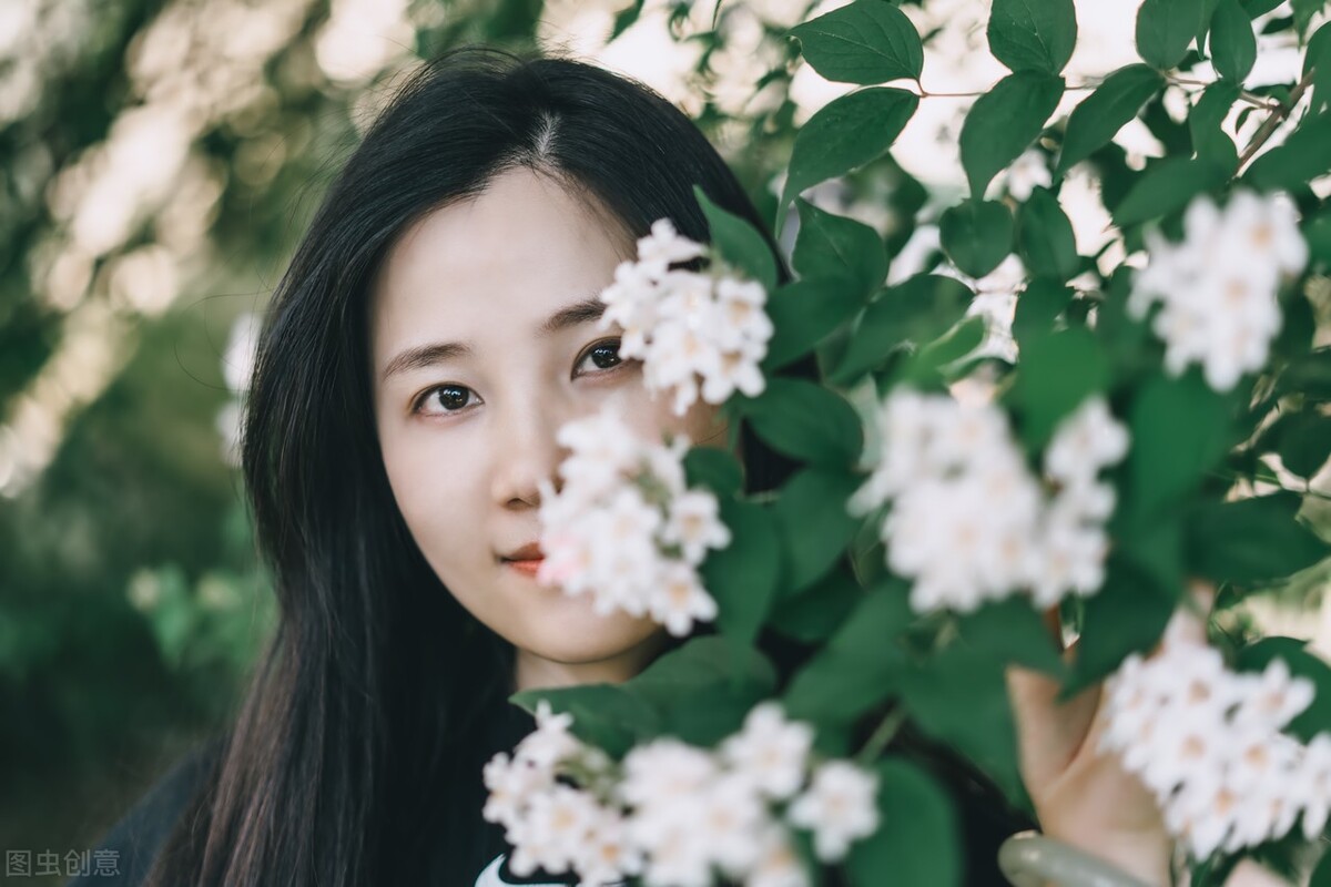 八首最佳子夜歌，道尽女孩心思百转千回，女孩的心思你别猜