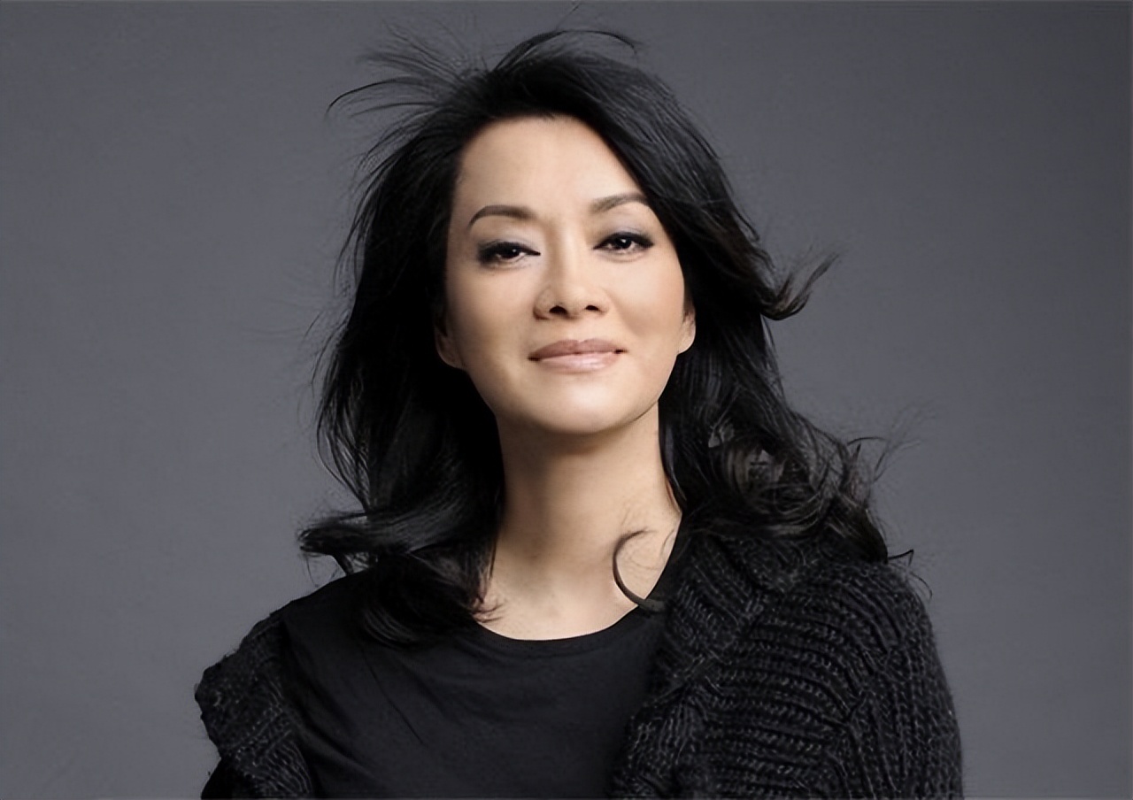 毛阿敏:被韩红跪拜,40岁嫁百亿富豪,丈夫却突然离世留下260亿