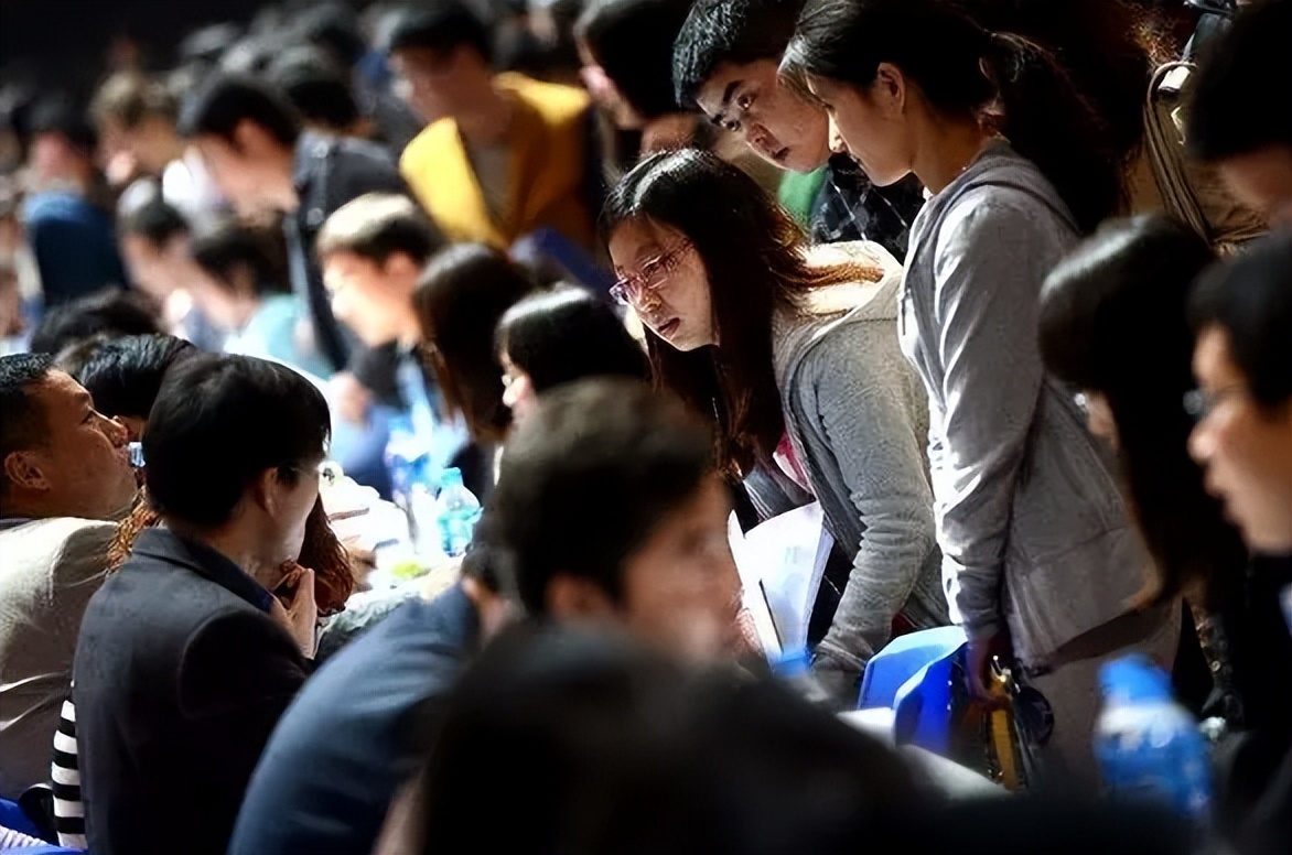 这几类大学生“毕业即失业”？简历空空不受企业待见，要引以为戒