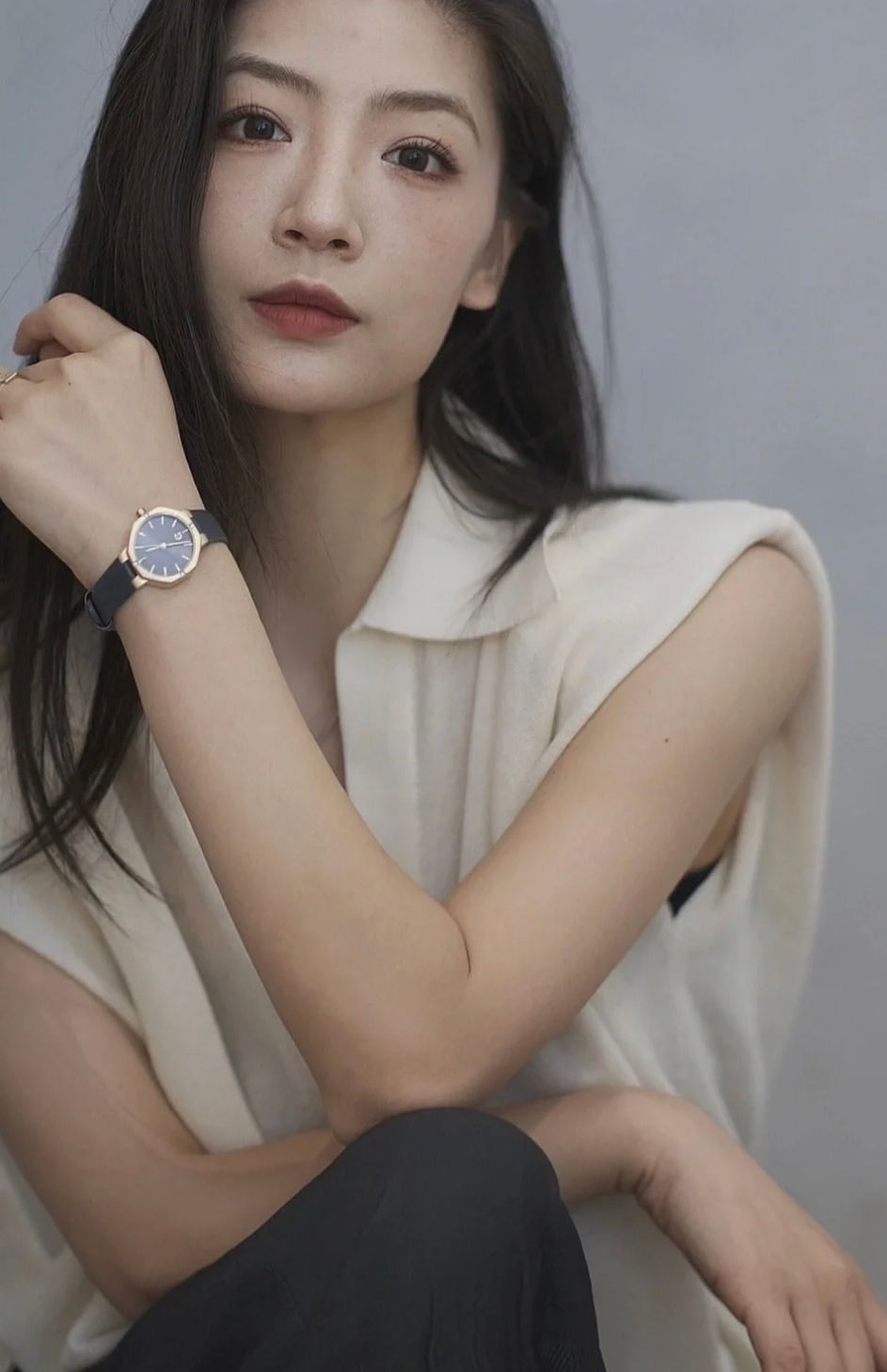 见过世面的女人手腕上不会空着，该戴手表还是手镯，得分清这3点