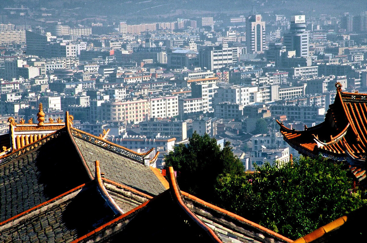 云南有一座低调的旅居养老城市，这里环境好、节奏慢、房价低