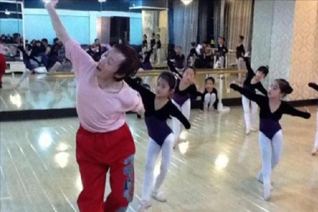 男版“杨丽萍”郭冷：对舞蹈的热爱近乎痴狂，46岁生活难以自理