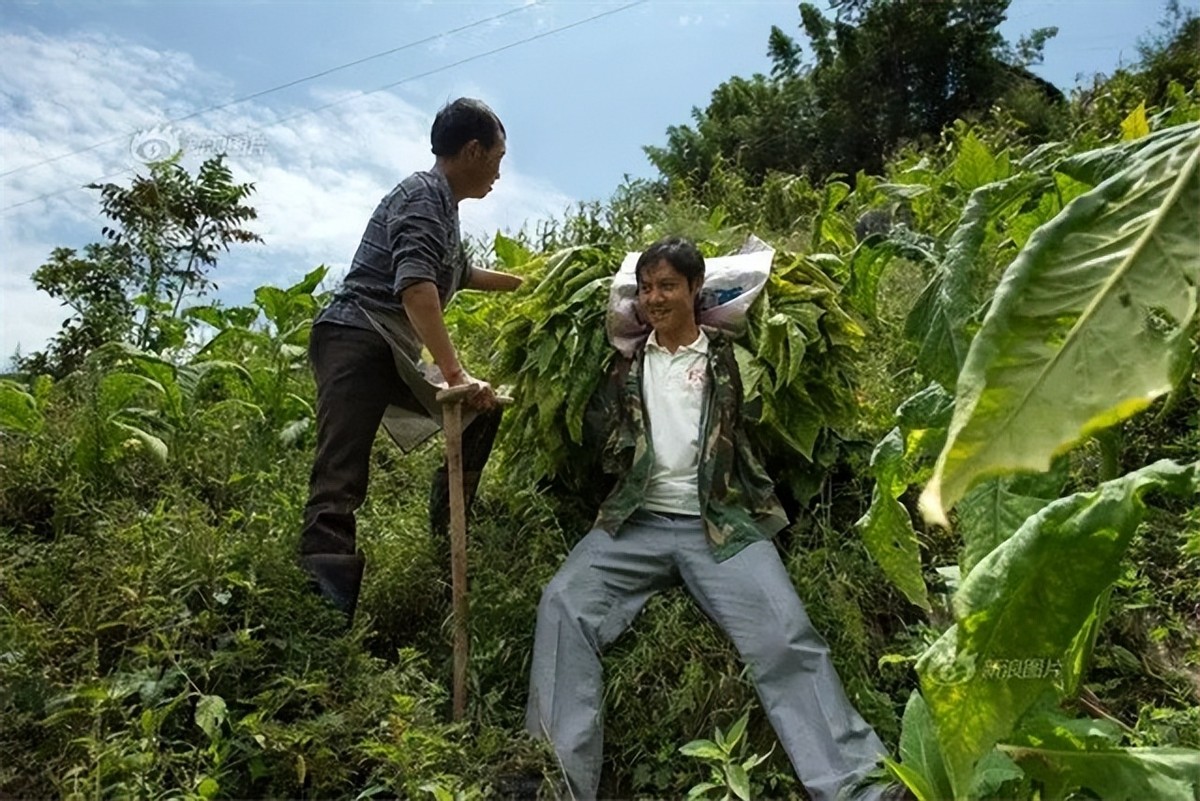 乡村无臂老师江声发：代课18年无法转正，肢体残疾不应该是障碍