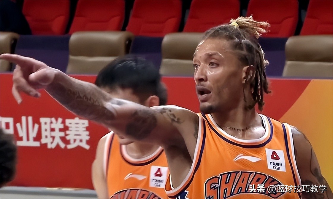 cba哪个外援被高价挖走(上海外援比斯利成为CBA被裁第一人！曾经的NBA大神！陨落了)