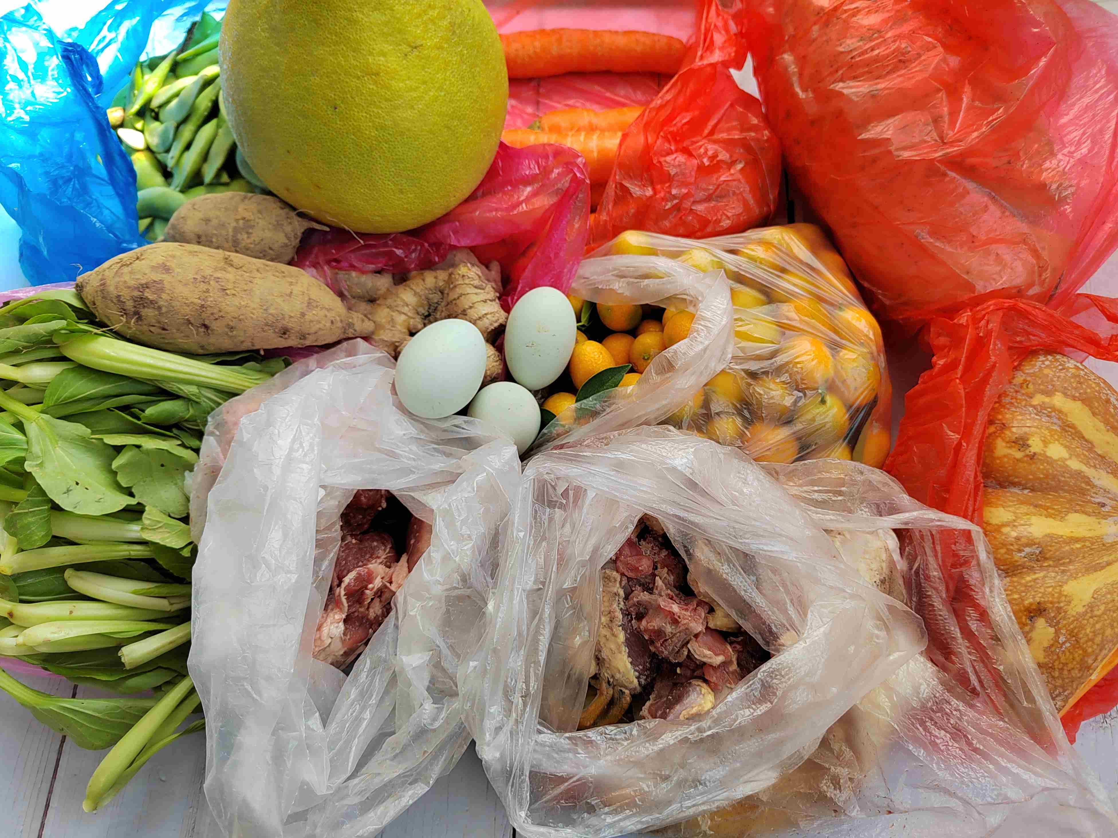 朋友圈晒婆婆送来的好东西,半个月不出门都饿不着,网友:真豪横