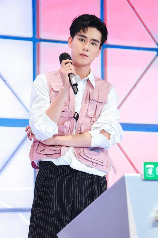 穿“白衬衫”的10位男星，个个“白衣胜雪”，气质干净