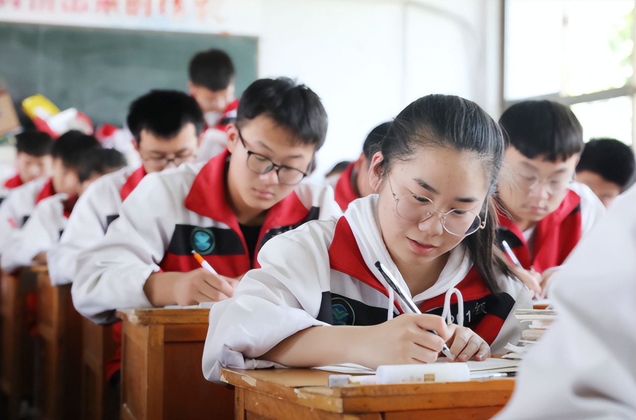 国内双非大学前50新鲜出炉，深圳大学排名喜人，青岛大学无缘前10