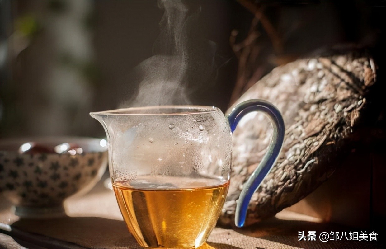 别盯着隔夜茶不放了！这3种茶喝多了等于在喝脏水，很多人喝错了