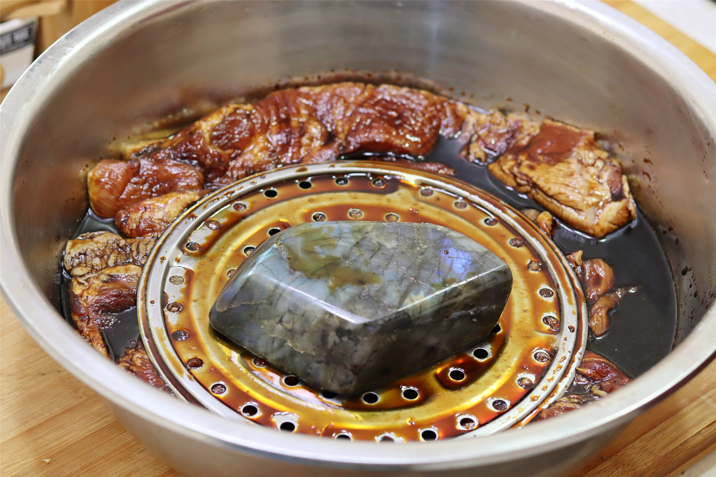 大雪过后要“腌肉”，教你腌酱油肉，比腊肉省事，吃到过年都不烦