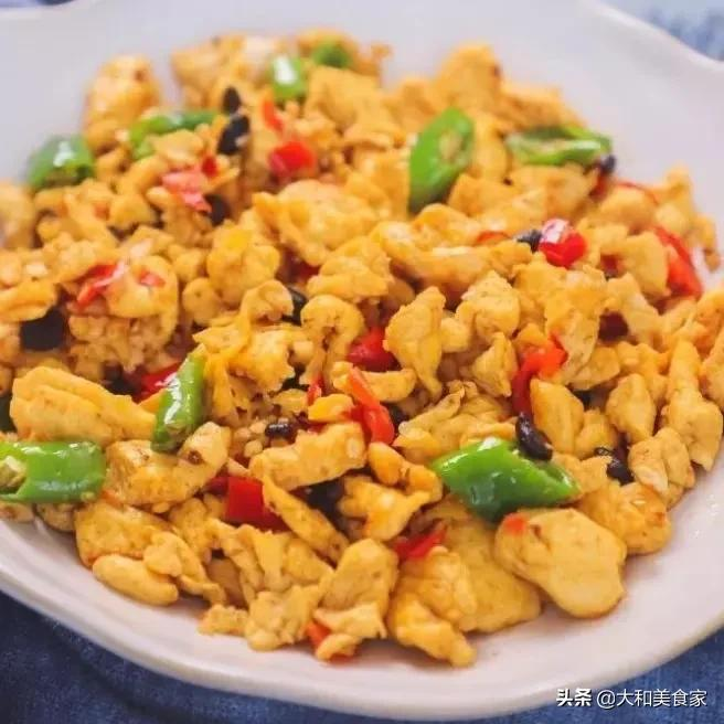 超级好吃的剁椒鸡蛋 做法简单光是看着就觉得好下饭