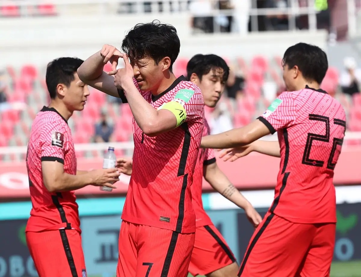 世界杯韩国4-1(4-1！太极虎踢疯了！4场友谊赛不断进步，这么踢韩国世界杯有希望)