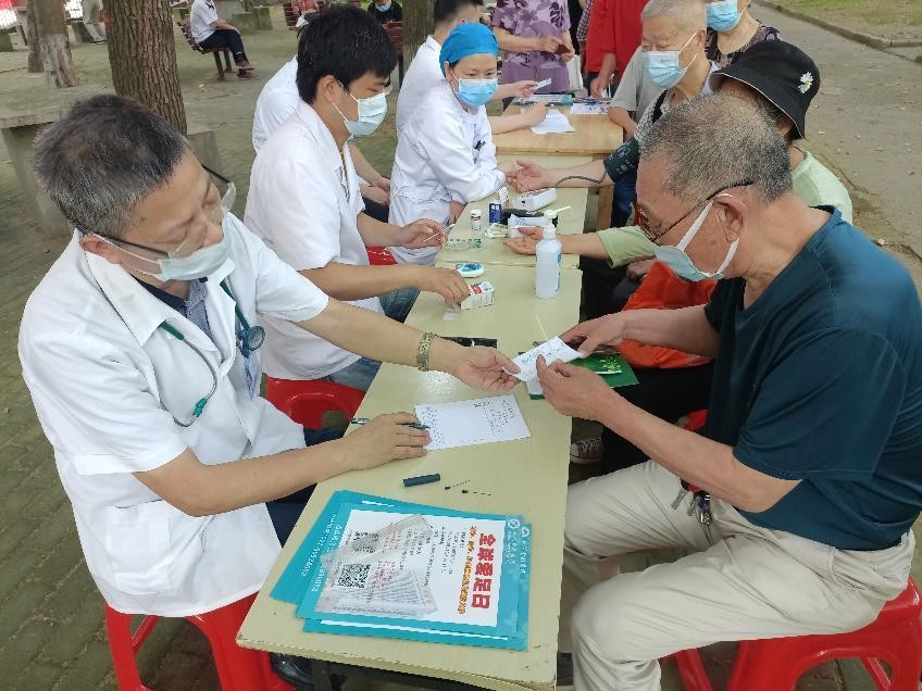 “全球爱足日”武汉开展糖尿病足筛查防治公益活动
