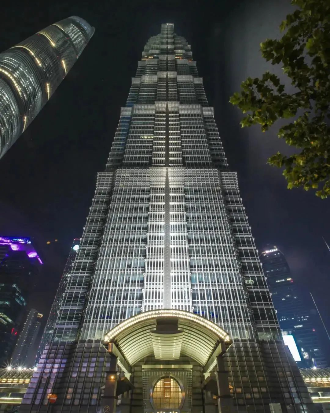 走进中国第一座超高层建筑—金茂大厦，探秘顶级灯光设计大师巨作