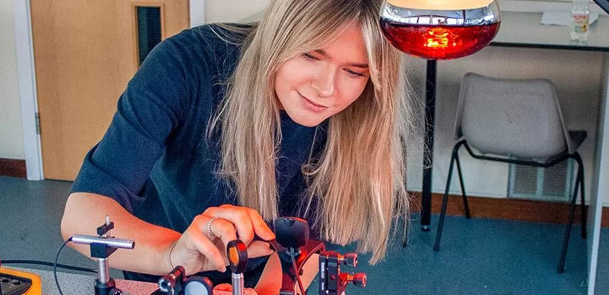 最新统计：赫尔大学物理学科大一女生占45%