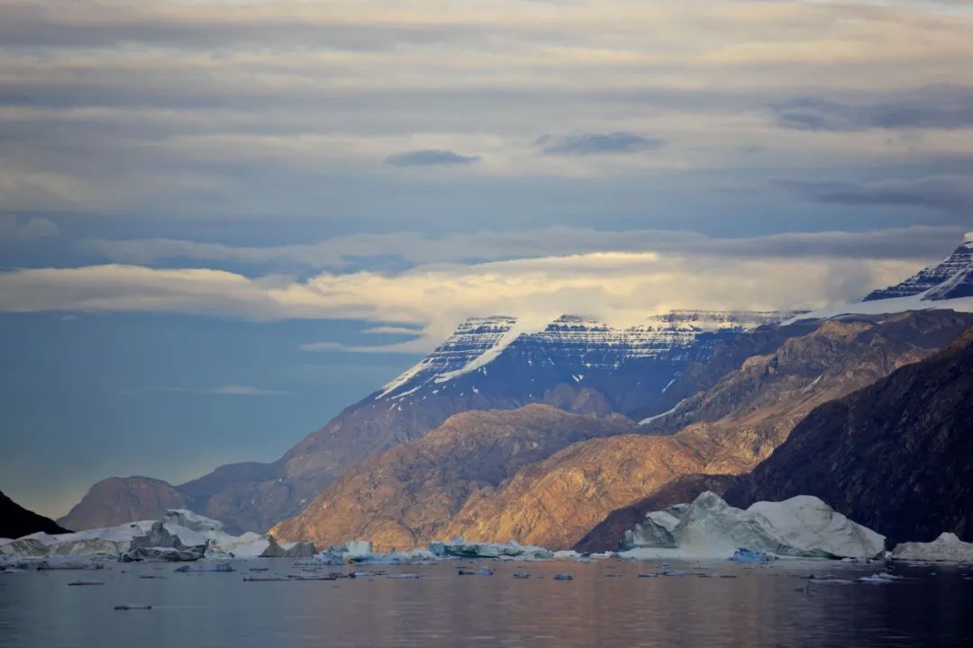 胡杏儿、张歆艺唱哭全场：好好跟过去道别，才有力量奔赴未来