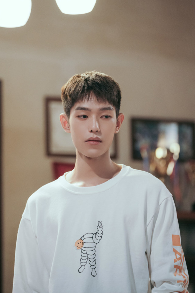 24岁千万网红官宣二胎!曾5年换9个男友,今嫁富二代老公酷似鹿晗