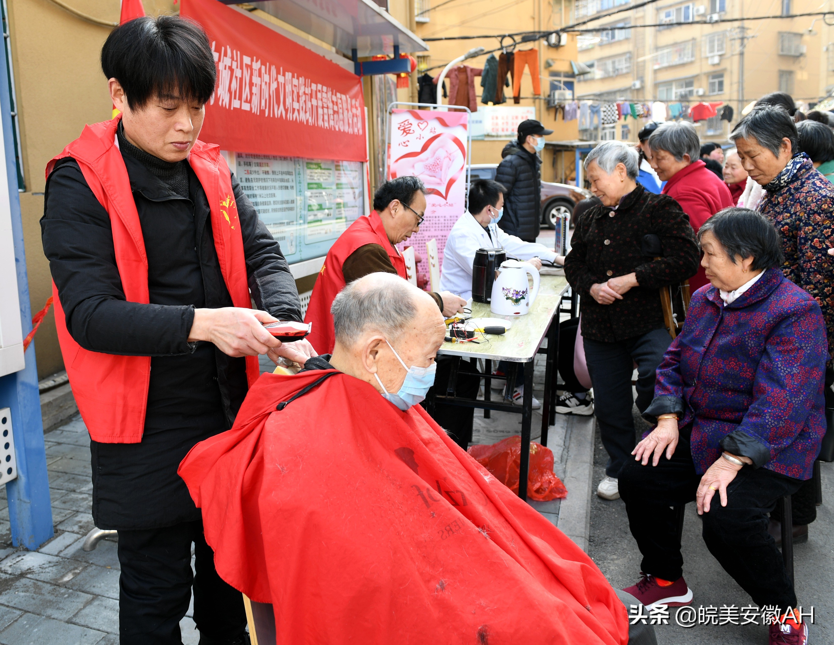 安庆大观区：志愿服务群众 倡导文明新风