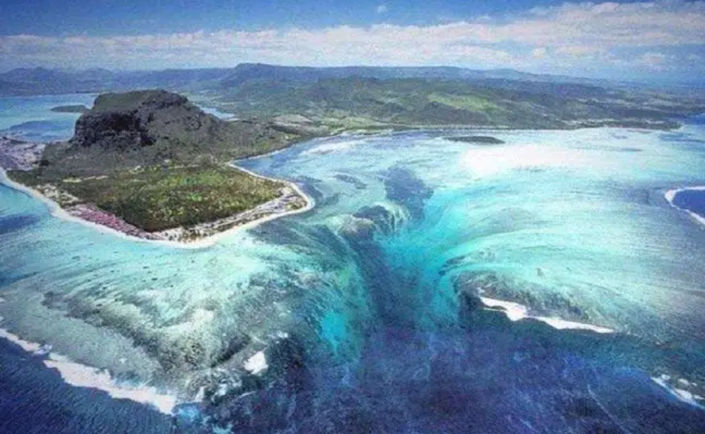 日本列岛正移向全球最深的海沟,会滑到里面吗?科学家怎么说?