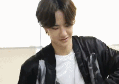 王一博的腹肌真的很优秀啊，阳光帅气的大男孩儿