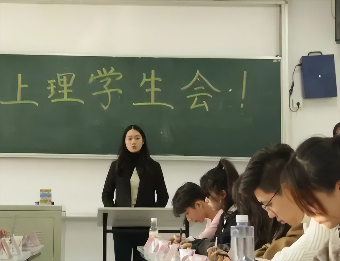 上海理工大学出现“怪”事，男生进女生浴室洗澡拍照？校方回应了