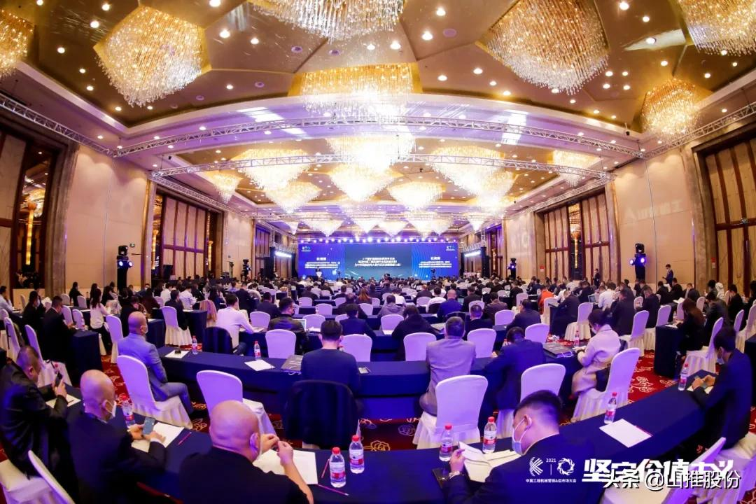 山推C2U高端铲运机械引领行业革新，深受用户青睐。