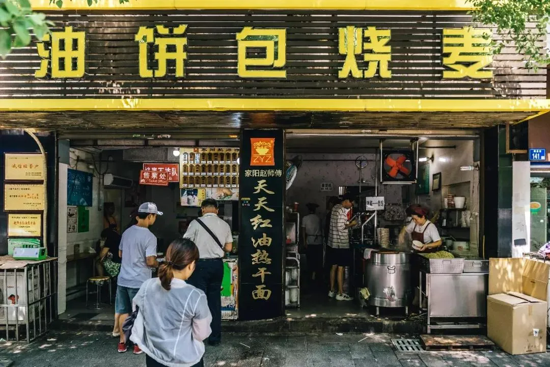 论排队，我只服武汉这几家藏在路边的美食店