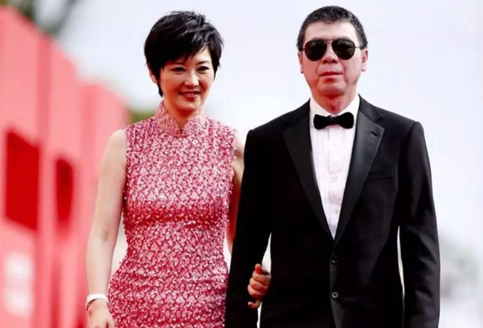 23年后再看冯小刚与徐帆的婚姻，才明白她的隐忍是最好的选择