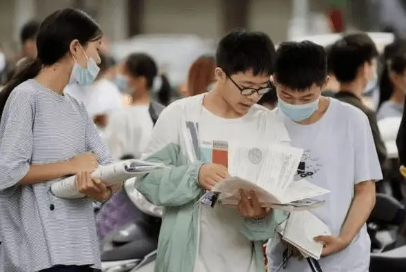 社会学家提出建议：男生尽量在大学找到对象，听完原因恍然大悟
