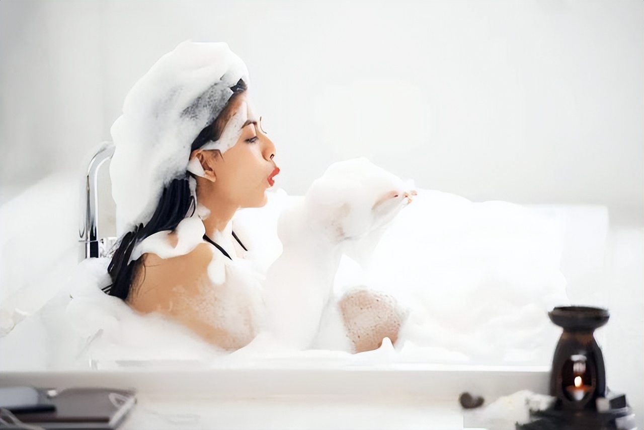 “早上洗澡灭阳气，晚上洗澡生湿气”，是啥意思？什么时间洗才好