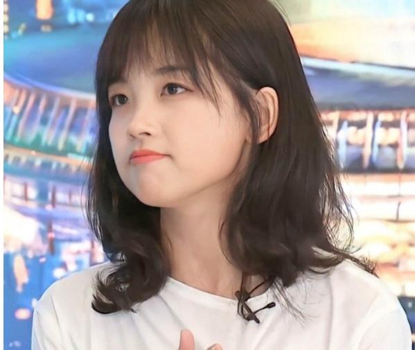 央视小花王冰冰四级成绩单流出，总分369，网友：这也能进央视？