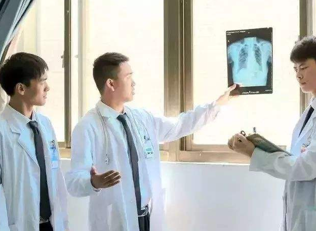 医学类专业“就业前景”排名，护理学热度下降，中医有望完成逆袭