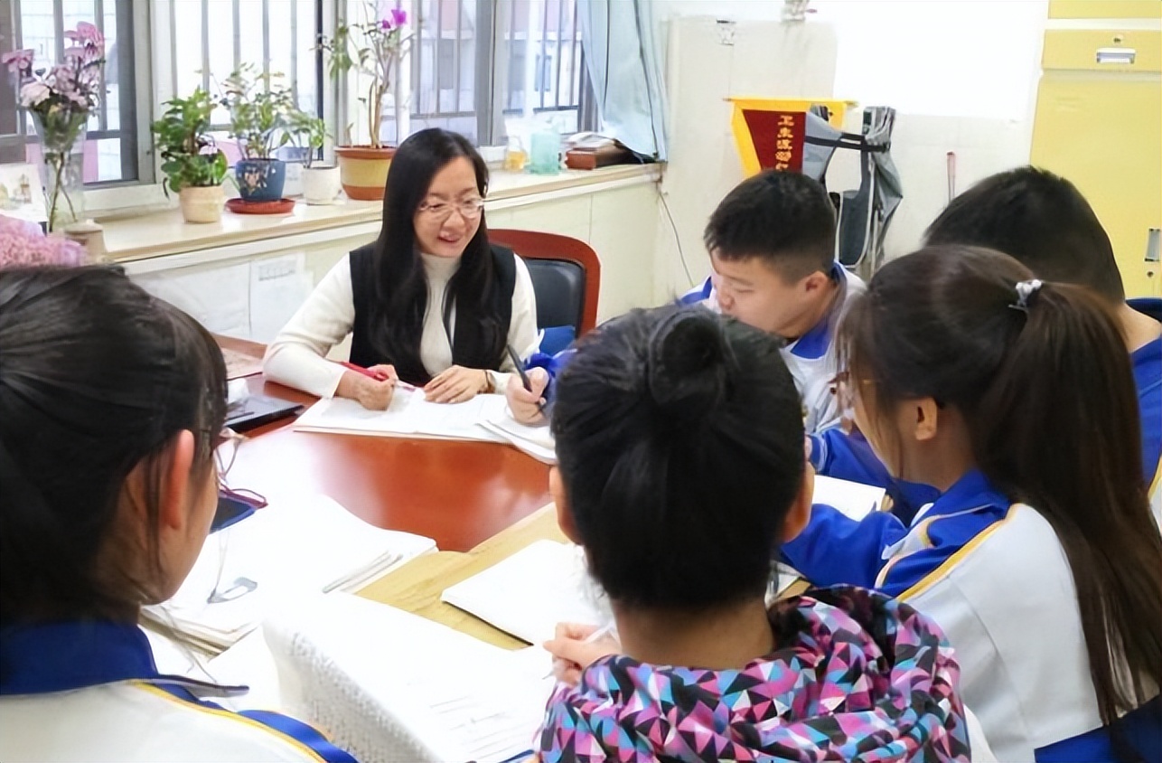 高考满分作文《酒》，全篇没有一个“酒”字，却能令人沉醉其中