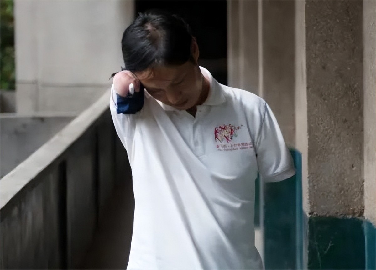 乡村无臂老师江声发：代课18年无法转正，肢体残疾不应该是障碍