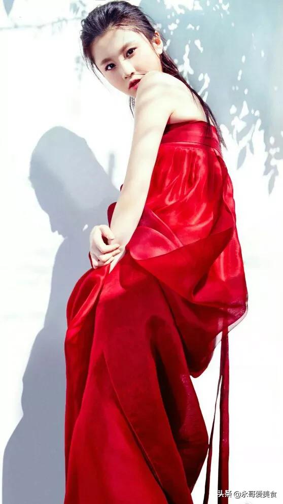 张慧雯，北舞美女演员，清新脱俗，靓丽迷人